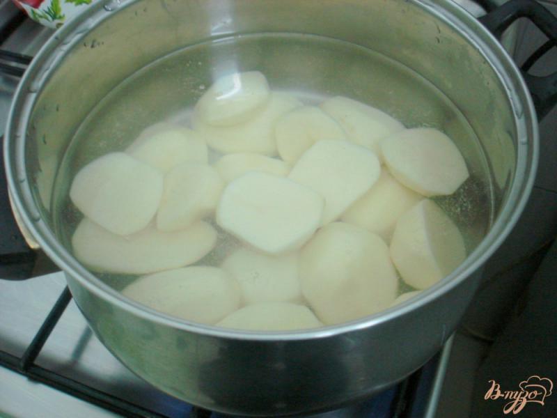 Фото приготовление рецепта: Вареники с картофелем, грибами и сыром шаг №1