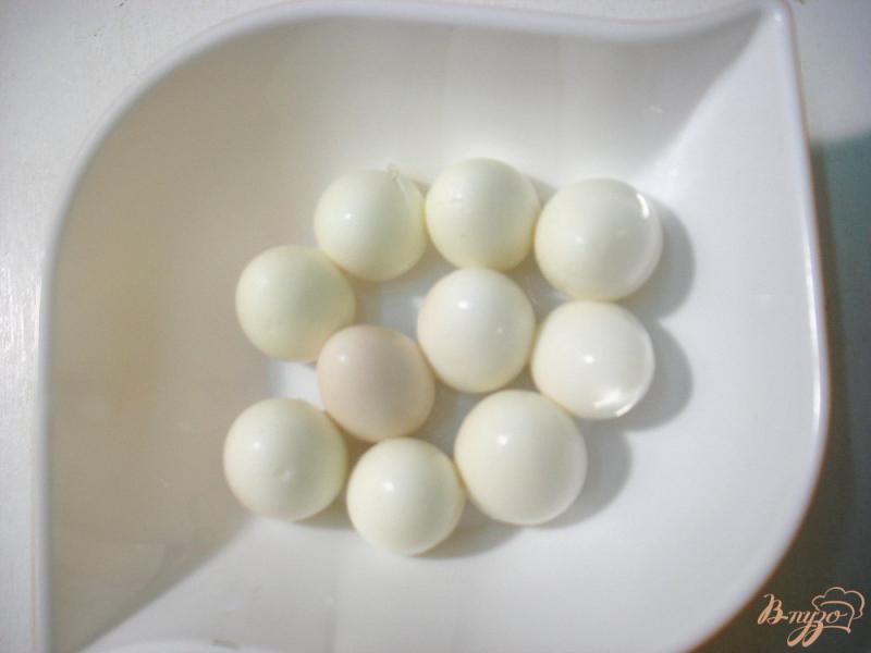 Фото приготовление рецепта: Перепелиные яйца маринованные шаг №2