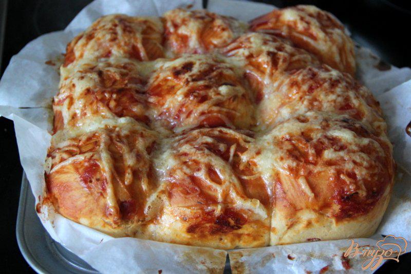 Фото приготовление рецепта: Булочки со вкусом пиццы шаг №9
