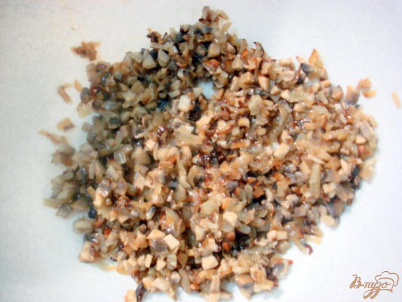 Фото приготовление рецепта: Перец фаршированный грибами, рисом и сыром шаг №2