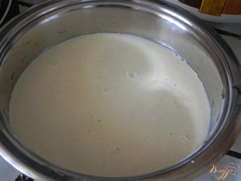 Фото приготовление рецепта: Каша из манной крупы на молоке. шаг №2