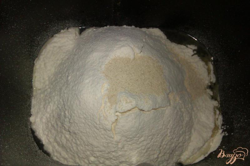 Фото приготовление рецепта: Белый хлеб на сыворотке шаг №4