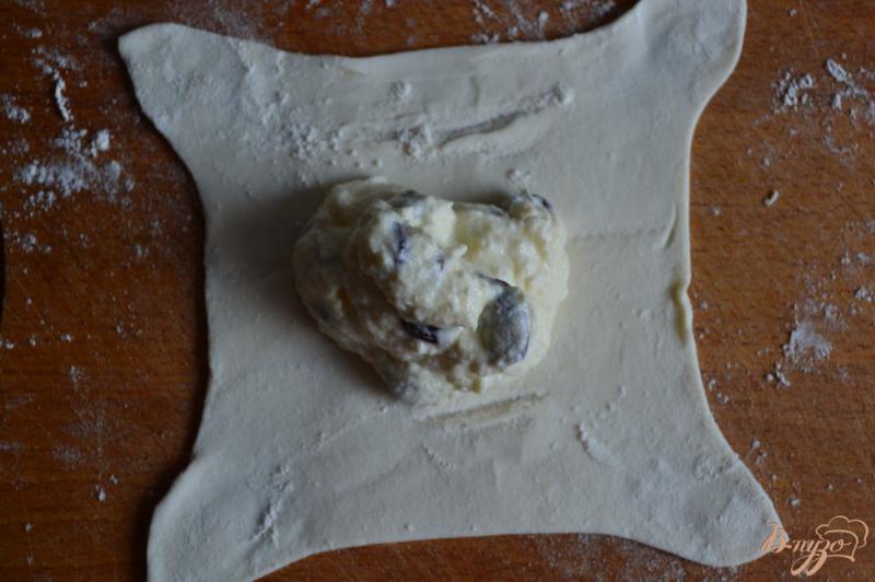 Фото приготовление рецепта: Узелки с начинкой из рикотты с изюмом шаг №3
