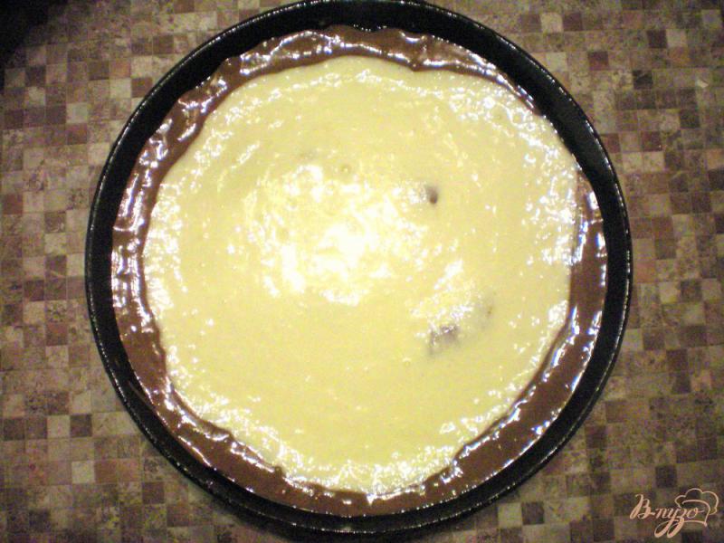Фото приготовление рецепта: Шоколадное пирожное с творожной начинкой шаг №5