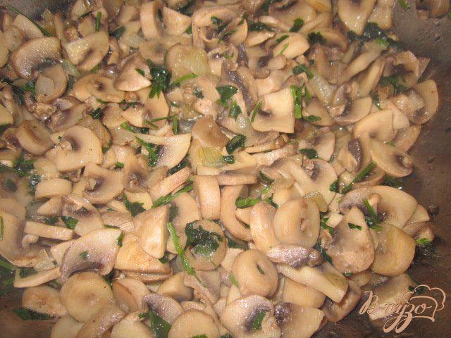 Фото приготовление рецепта: Паста с грибами шаг №2