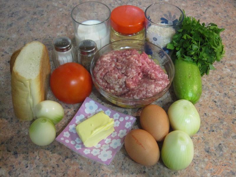 Фото приготовление рецепта: Котлеты с помидорами, рисом и кабачками шаг №1