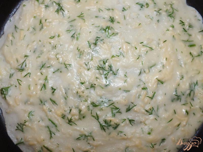 Фото приготовление рецепта: Сырные блины с зеленью шаг №5