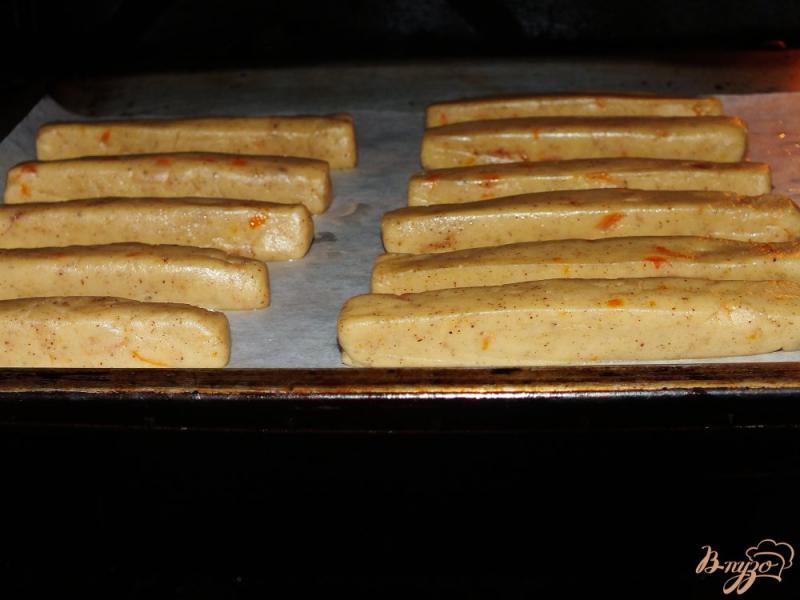 Фото приготовление рецепта: Апельсиново-ореховые палочки с шоколадом шаг №6