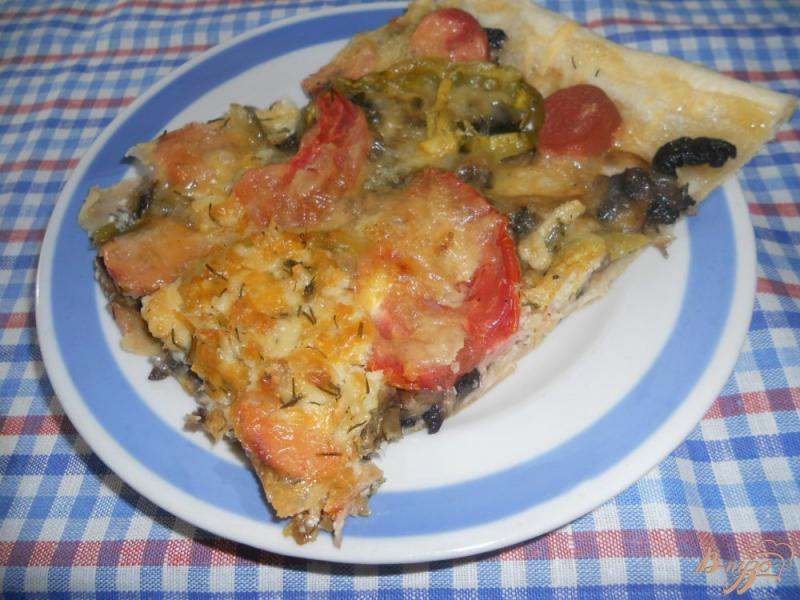 Фото приготовление рецепта: Пицца с жареными грибами шаг №9