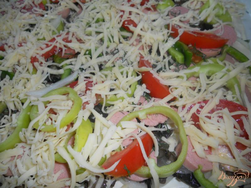 Фото приготовление рецепта: Пицца с жареными грибами шаг №7