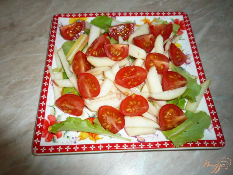 Фото приготовление рецепта: Салат с копченым куриным мясом и черри шаг №5