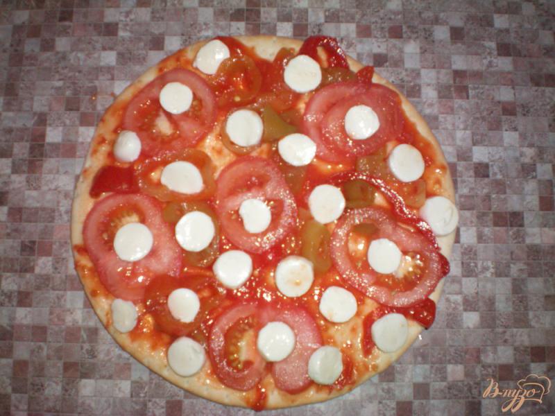 Фото приготовление рецепта: Пицца с моцареллой шаг №3