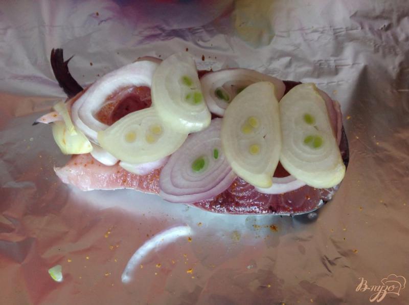 Фото приготовление рецепта: Запеченная рыбка в фольге шаг №3