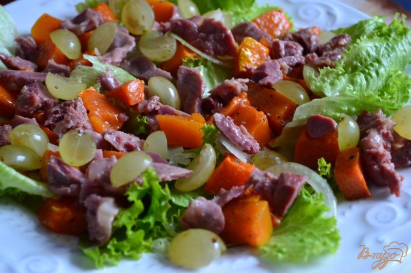 Фото приготовление рецепта: Салат с печеной тыквой и утиными желудочками конфи шаг №4
