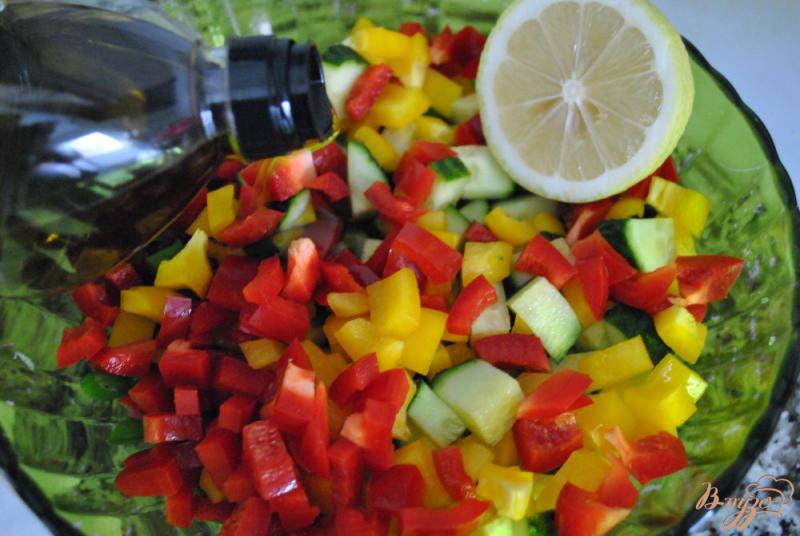 Фото приготовление рецепта: Салат из перцев и зелени шаг №3