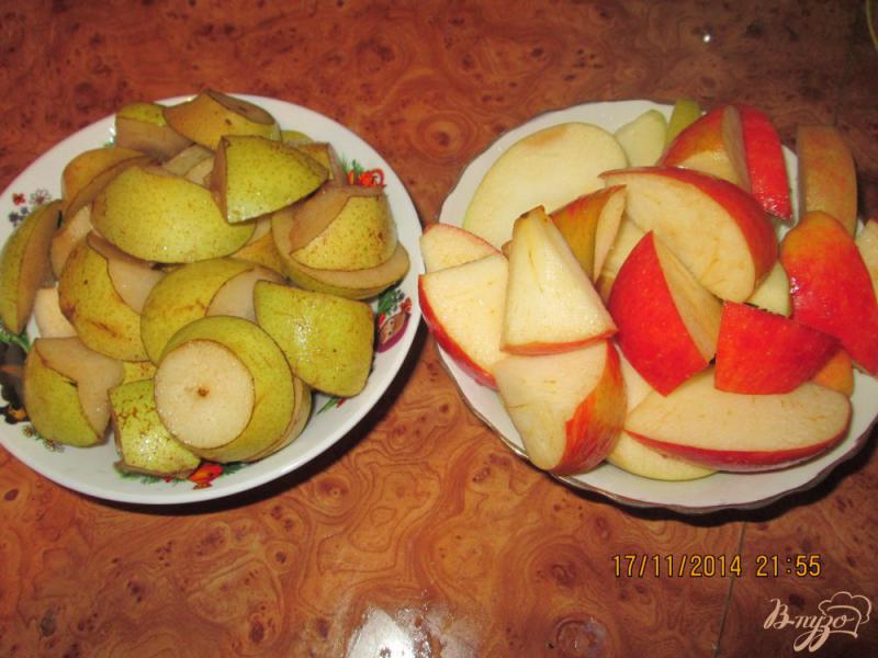 Фото приготовление рецепта: Компот с грушами, яблоками и малиной шаг №1
