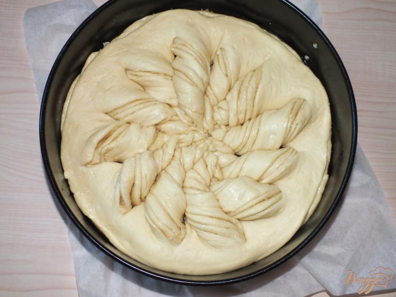 Фото приготовление рецепта: Узорчатый пирог с сахаром шаг №8
