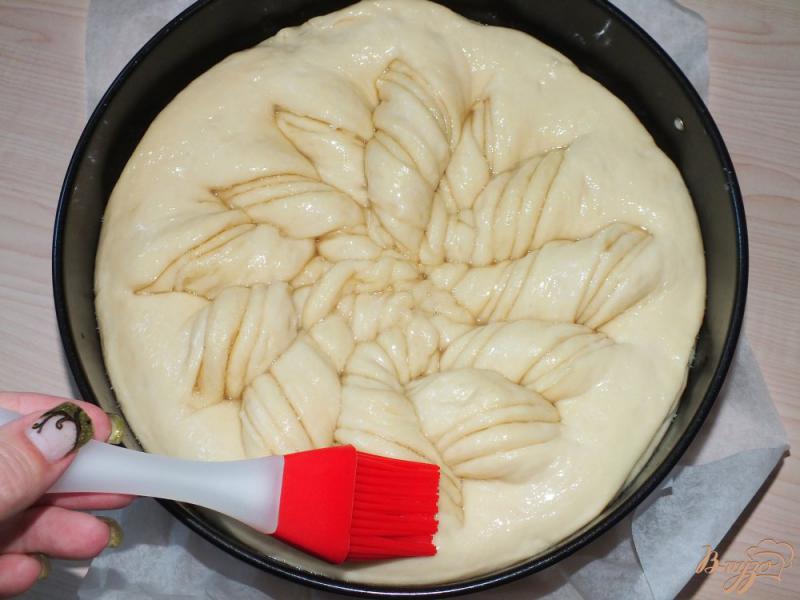 Фото приготовление рецепта: Узорчатый пирог с сахаром шаг №9