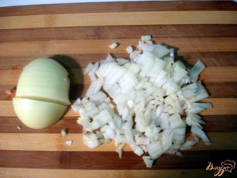 Фото приготовление рецепта: Яйца фаршированные луком и грибами шаг №3