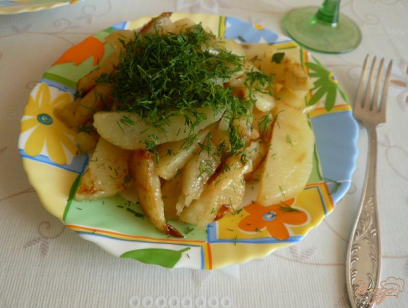 Фото приготовление рецепта: Картофель с луком и укропом шаг №6