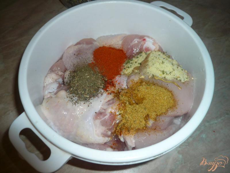 Фото приготовление рецепта: Курица зажаренная в духовке шаг №2