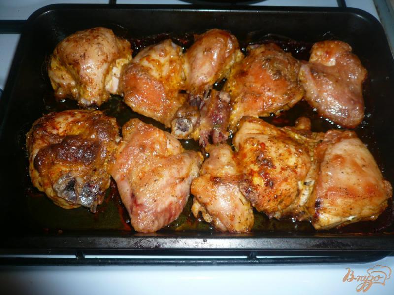 Фото приготовление рецепта: Курица зажаренная в духовке шаг №6