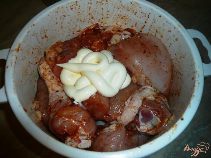 Фото приготовление рецепта: Курица зажаренная в духовке шаг №3