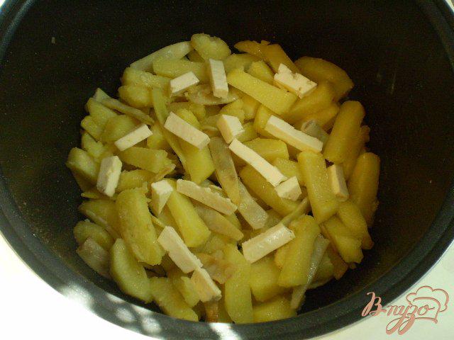 Фото приготовление рецепта: Картофель со спаржевой фасолью и сыром шаг №8