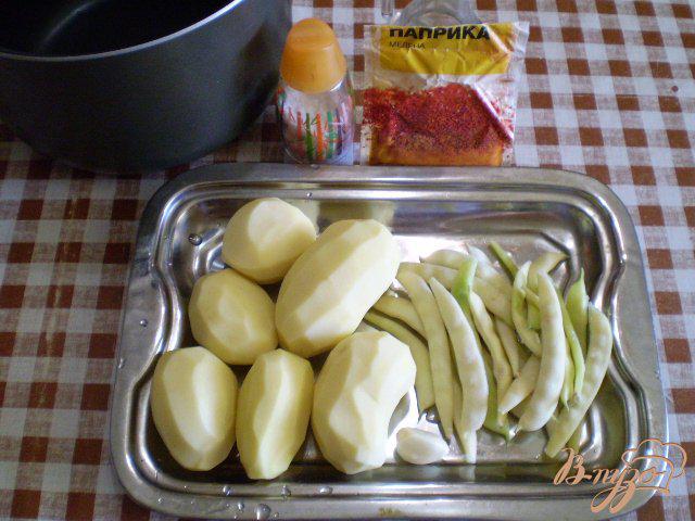 Фото приготовление рецепта: Картофель со спаржевой фасолью и сыром шаг №1