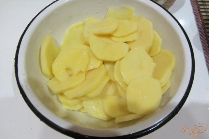 Фото приготовление рецепта: Ароматная курочка в горшочках с картофелем с итальянскими травами. шаг №2