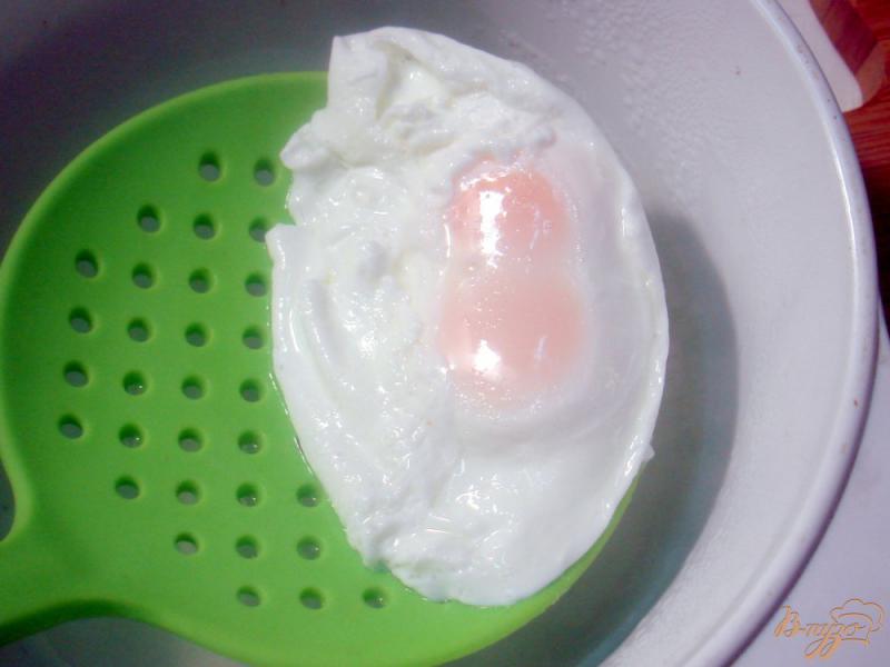 Фото приготовление рецепта: Яйца пашот в микроволновке шаг №5