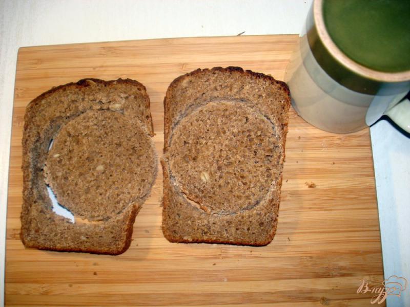 Фото приготовление рецепта: Бутерброды с сельдью шаг №3