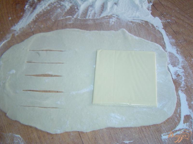 Фото приготовление рецепта: Булочки с плавленным сыром шаг №5