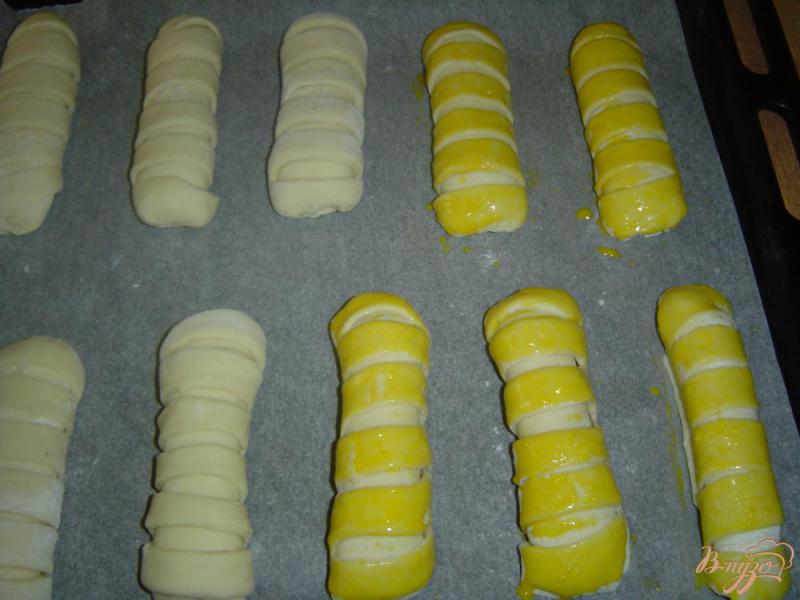Фото приготовление рецепта: Булочки с плавленным сыром шаг №8
