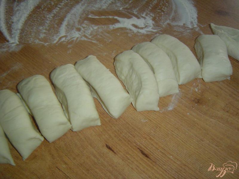 Фото приготовление рецепта: Булочки с плавленным сыром шаг №4