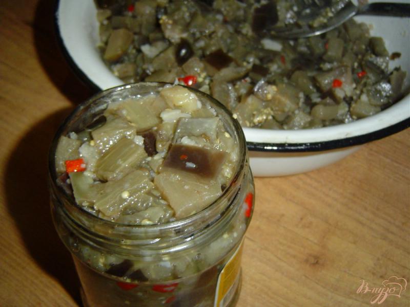 Фото приготовление рецепта: Баклажаны с чесноком и горьким перцем шаг №6