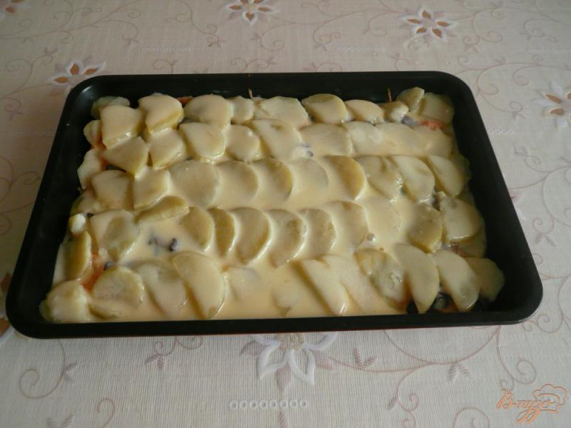 Фото приготовление рецепта: Картофельная запеканка с грибами шаг №11