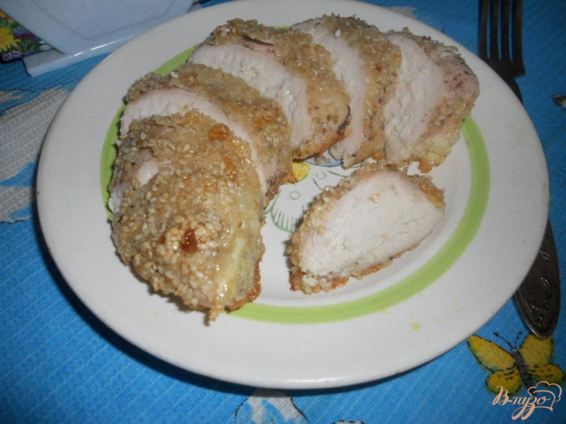 Фото приготовление рецепта: Куриная грудка в панировке из кунжута шаг №5