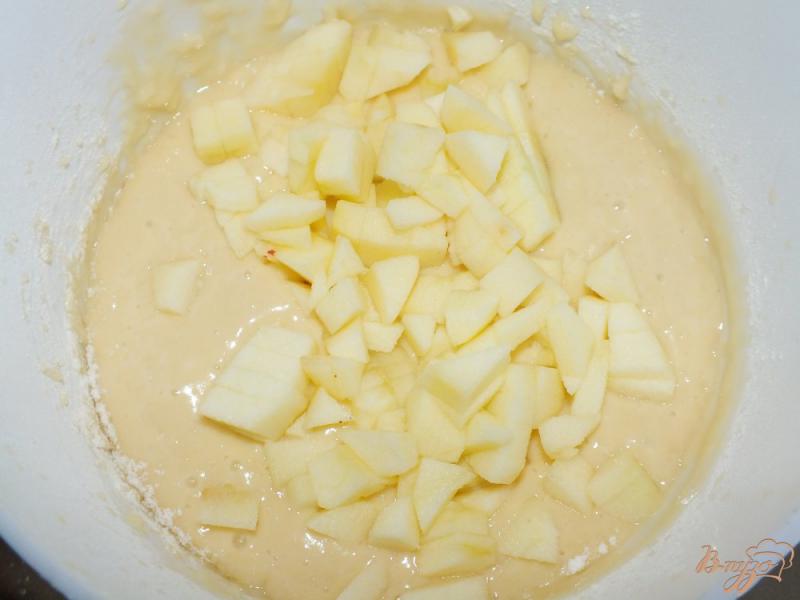 Фото приготовление рецепта: Яблочно-кокосовый пирог из мультиварки шаг №6