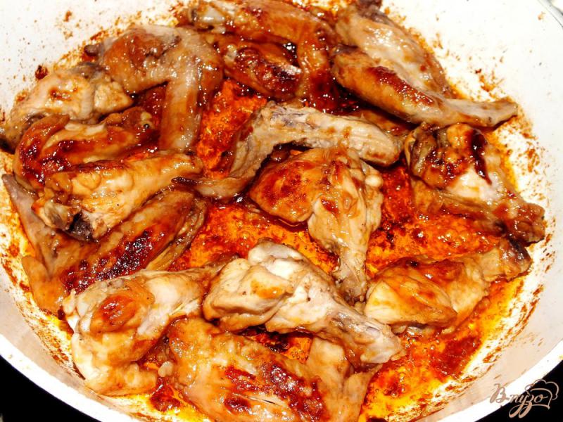 Фото приготовление рецепта: Куриные крылья «От бабульки» шаг №5