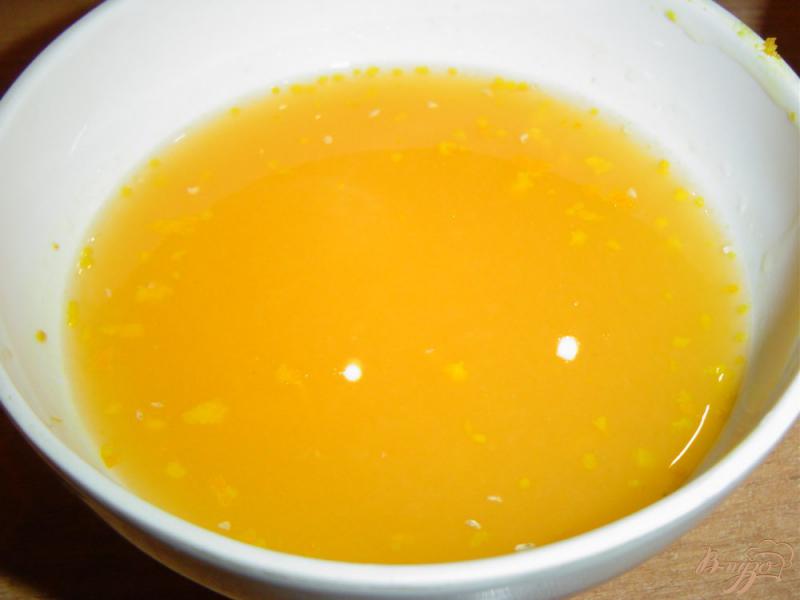 Фото приготовление рецепта: Молочно-апельсиновое желе шаг №3