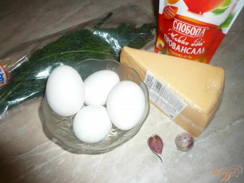 Фото приготовление рецепта: Салат сырный с чесночком шаг №1