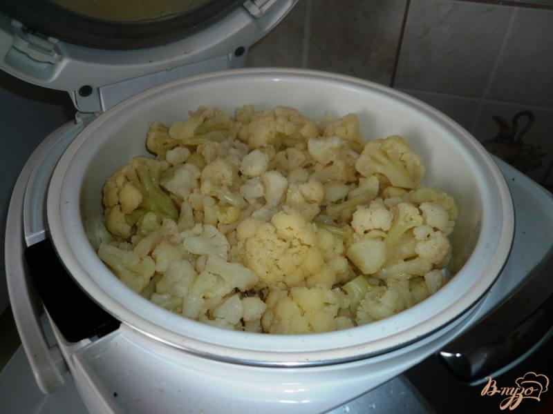 Фото приготовление рецепта: Куриная грудка с гарниром из цветной капусты шаг №6