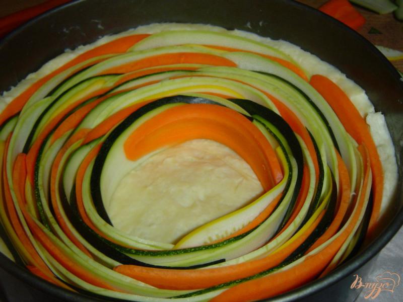 Фото приготовление рецепта: Овощной пирог «Осеннее солнце» шаг №6