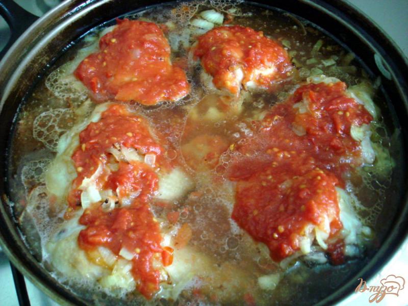 Фото приготовление рецепта: Курица в томатно - луковом соусе шаг №6