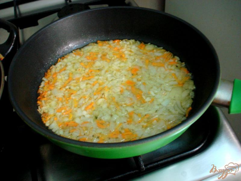Фото приготовление рецепта: Капуста тушёная без мяса в томатно-сметанном соусе шаг №6