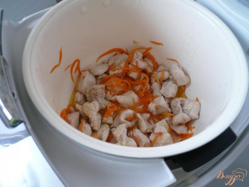 Фото приготовление рецепта: Куриное мясо с чечевицей в мультиварке шаг №7