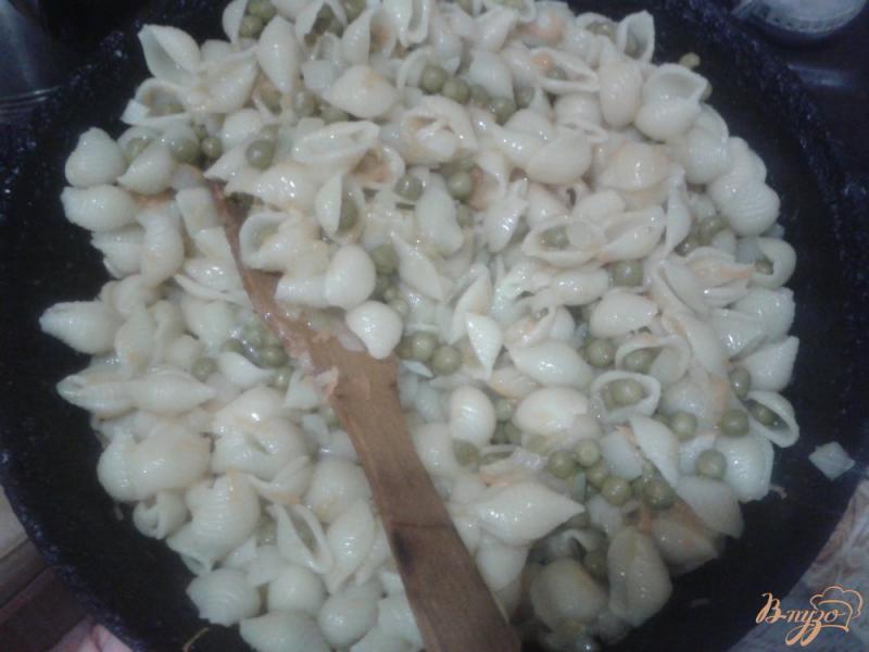 Фото приготовление рецепта: Спагети с тушеным зеленым горошком шаг №5