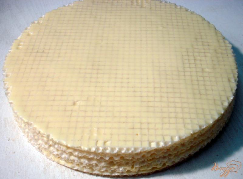Фото приготовление рецепта: Вафельный тортик с малиной шаг №4
