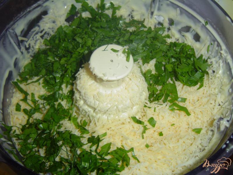 Фото приготовление рецепта: Сырная лепешка на сковороде шаг №2